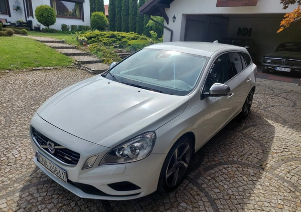 Volvo V60 cena 42400 przebieg: 149000, rok produkcji 2013 z Sejny małe 596